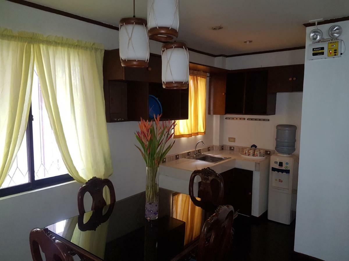 Joyful Island Hostel Lapu-Lapu City Bagian luar foto