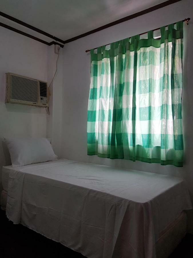 Joyful Island Hostel Lapu-Lapu City Bagian luar foto